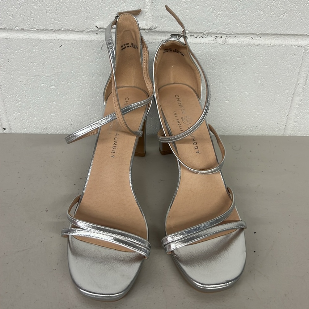 New Chinese laundry sz8.5 silver heels strappy
Open toe Taryn dress shoe prom - Picture 2 of 5